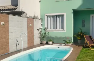 Linda casa duplex 3 quartos (1 suíte) com piscina e vaga 2 carros