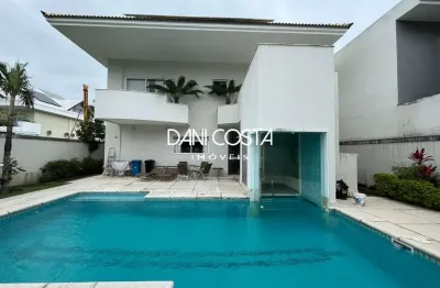 Casa de luxo em condomínio del lago na barra da tijuca: 4 quartos, 4 suítes, 3 salas, 6 banheiros, 3 vagas de garagem, 473m² - rio de janeiro-rj.