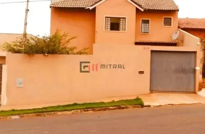 Sobrado à venda, - 3 quartos - 2 banheiros - quintal grande - 2 vagas de garagem - jardim maria lui