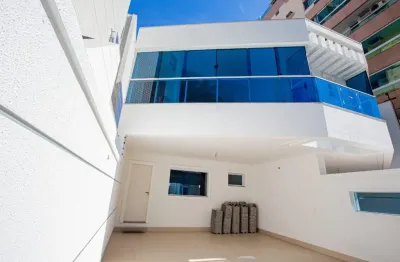 Casa 100% sol da manhã e na quadra do mar em jardim camburi