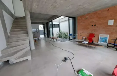 Casa para venda em balneário piçarras, itacolomi, 3 dormitórios, 1 suíte, 3 banheiros, 2 vagas