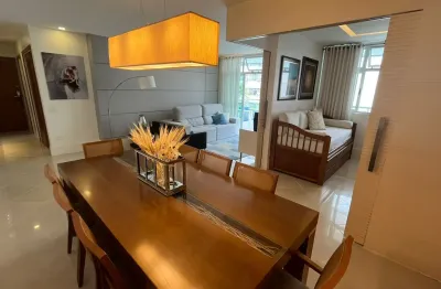 Apartamento com quatro quartos e duas suítes na rua mais desejada em icaraí