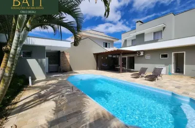 Sobrado com 3 quartos (01 suíte com closet) no bairro floresta em joinville-sc, com 240m² de área privativa.