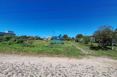 Terreno de esquina com rua de passeio, 350metros da beira mar.