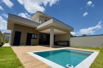 Casa elegante e alto padrão 03 suítes 04 vagas condomínio terivá