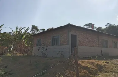 Vende-se linda chácara em sobrado, monsenhor izidro.