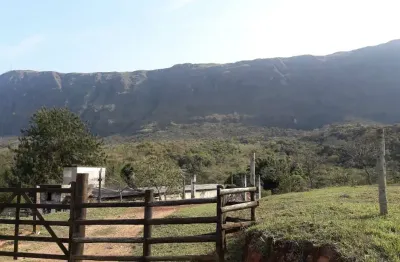 Vende-se terreno rural no pé da serra de ouro branco, dentro da cidade.