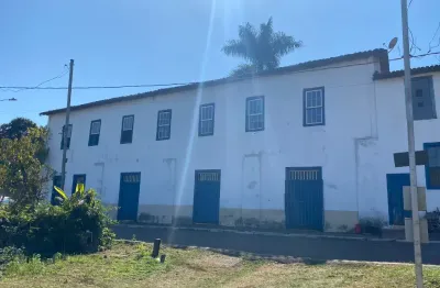 Vende-se imóvel urbano, do estilo “ casarão' no distrito de lobo leite/congonhas/mg.