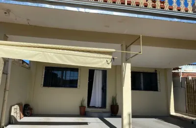 Vende-se  casa no centro de ouro branco, bem localizada