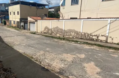 Vende-se bela casa no bairro arcádia, conselheiro lafaiete