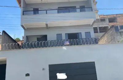 Vende-se bela casa no bairro santo agostinho, conselheiro lafaiete