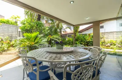 Casa para venda em Alto de Pinheiros com 3 quartos, sendo 1 suíte , 311m²