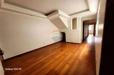 Linda cobertura, espaçosa, aconchegante e confortável. num dos bairros mais nobres de juiz de fora.