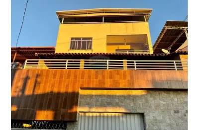 Casa de 3 quartos, 1 suíte, 1 vaga de garagem e área gourmet no bairro de lourdes