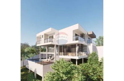 Casa em meio à natureza com 3 suítes em projeto linear