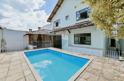 Casa com 4 quartos à venda na Rua Antônio Fellet, 215, Vale do Ipê, Juiz de Fora