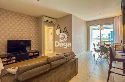 Apartamento a venda no itacorubi, sacada c/ churrasqueira a carvão.