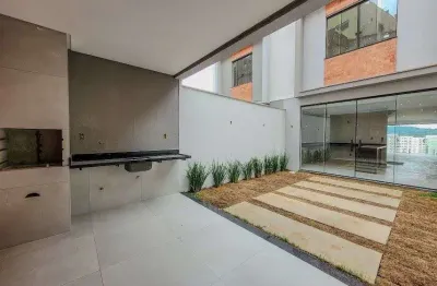 Casa com 3 quartos (suíte), espaço gourmet, área externa e 2 vagas no santa catarina