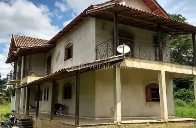 Excelente chácara, toda plana, com casa duplex de 4 quartos, no centro da cidade de goianá.