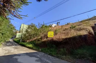 Excelente terreno, com 450m² (15 x 30) - no condomínio serro real, bem no começo da região do bairro são pedro, à 5 minutinhos do centro da cidade.