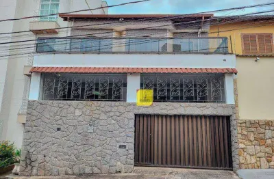 Casa duplex, com 5 quartos (1 suíte), e garagem para 2 carros, no jardim laranjeiras, próximo ao cascatinha.