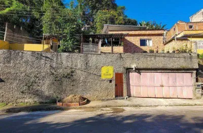 Imóvel com 3 casas, sendo duas de 2 quartos, e uma kitnet - no são pedro.