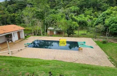 Excelente chácara rural, c/ terreno de 2.000m², casa duplex de 3 quartos, piscina, área gourmet, pomar, várias árvores frutíferas -  estrada da lagoa.