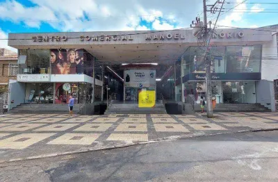 Loja com garagem no centro comercial do manoel honório