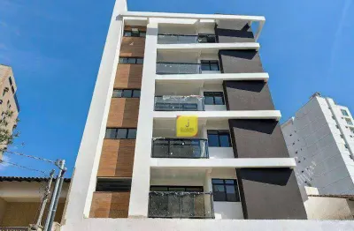 Apto garden com 2 quartos (suíte), área externa de 70m² com espaço gourmet, e 3 vagas