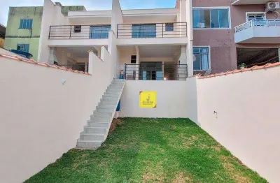 Linda casa de 2 quartos com suíte, área gourmet, quintal e garagem