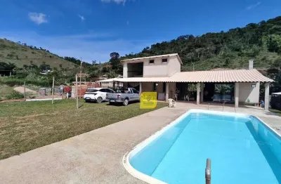 Linda granja c/ casa duplex de 2/4, açude, piscina, terreno de 1.000m², totalmente plano, p/ r$450.000- nos cordeiros (estrada da lagoa- juiz de fora.