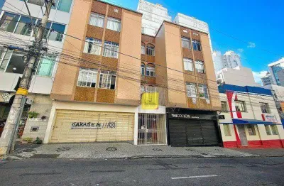 Amplo apto com 3 quartos, 2 banheiros e garagem na parte plana do centro