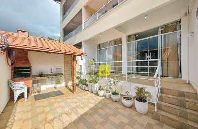 Ampla casa com 3 suítes, área gourmet, quintal e 2 vagas no borboleta