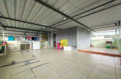 Cobertura com 2 quartos, terraço coberto e garagem no encosta do sol