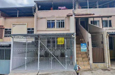 Sobrado com 4 quartos, 2 banheiros, área gourmet e garagem no cidade do sol