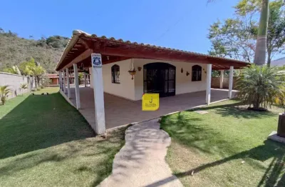 Maravilhosa granja, com 2 casas, uma principal e uma de hóspedes no fazendinhas de valadares.