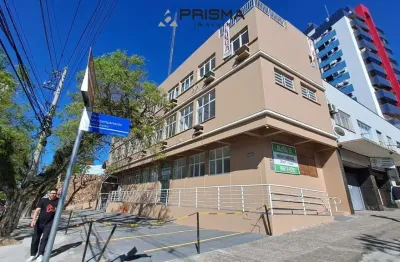 Prédio comercial com elevador e habite-se - 30 salas, 3 atendimentos, 3 esperas,