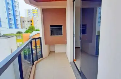 2 dormitórios de frente, sacada com churrasqueira, cozinha com balcão pia e gara