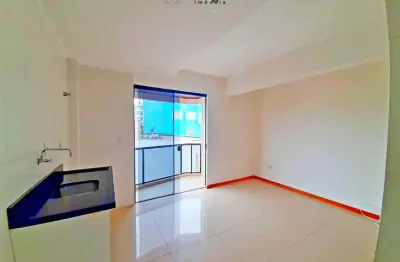 2 dormitórios de frente, sacada com churrasqueira, cozinha com balcão pia e gara