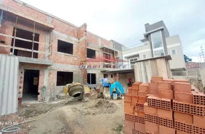 Sobrado de 3 quartos e 2 vagas no uberaba, curitiba-pr: um lar perfeito para sua família!