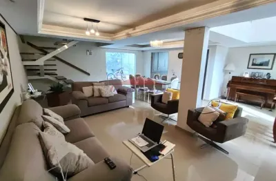 Imperdível sobrado à venda em curitiba-pr, bairro guabirotuba: 3 quartos, 2 suítes, 2 salas, 4 banheiros, 3 vagas, 264,29m².