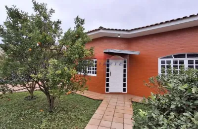Casa comercial no uberaba, curitiba-pr: 2 salas amplas, 2 banheiros, 2 vagas e 100m² de área