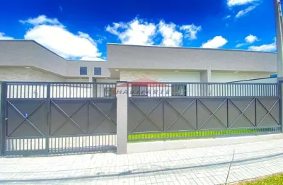 Casa terrea de frente pra rua à venda em excelente localização! 3 quartos, 1 sala, 1 banheiro, 2 vagas de garagem - 51,05 m² - aproveite!