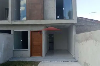 Imperdível sobrado à venda em Curitiba-PR, 3 quartos, sendo 1 suíte, 1 sala, 2 banheiros e vaga de garagem!