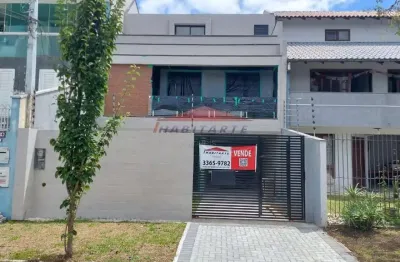 Sobrado de Luxo à Venda em Curitiba-PR, Jardim das Américas! 4 suítes, 1 sala, vaga de garagem, 235m²!