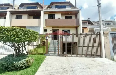 Imperdível Sobrado à Venda em Curitiba - Jardim das Américas: 3 Quartos, sendo 1 Suíte, 1 Sala, 3 Banheiros, 3 Vagas, 201,19m²!