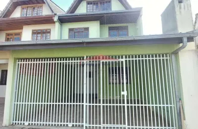 Sobrado  no Jardim das Américas, Curitiba-PR: 3 quartos, sendo 1 suíte, 1 sala, 3 banheiros, 2 vagas, 181,82m².