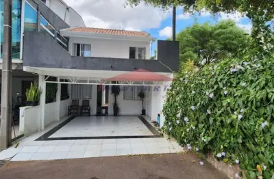 Excelente Sobrado à Venda em Curitiba-PR, Bairro Cajuru: 2 Quartos, 2 Salas, 2 Banheiros, 2 Vagas!