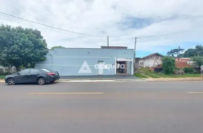 Excelente casa com edícula, para duas famílias, com quintal, churrasqueira e várias vagas de estaci