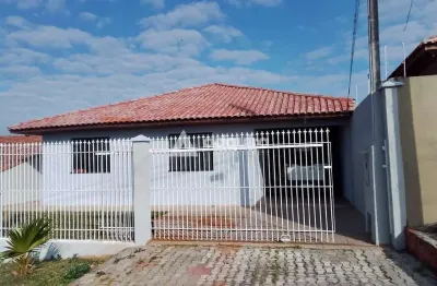 Casa térrea à venda, 03 quartos (01 suíte), 03 banheiros, 160m² de área útil e 429m² de terreno. vi